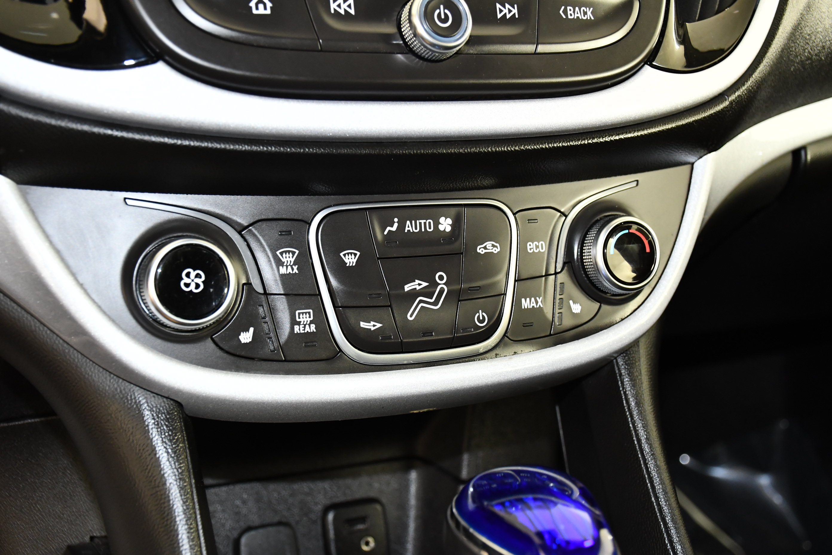 Used 2018 Chevrolet Volt LT w/ Comfort Package FWD image 28