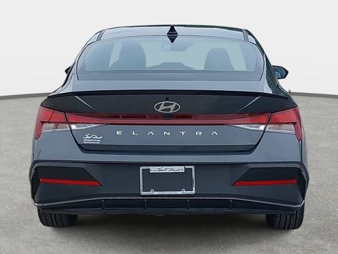 Used 2025 Hyundai Elantra Sport FWD image 6
