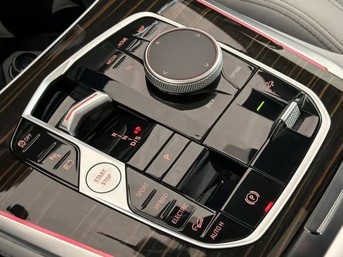 Used 2025 BMW X5 xDrive50e w/ Premium Package image 22