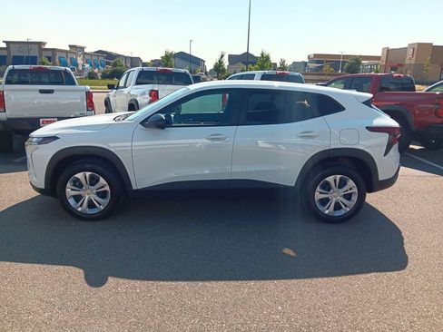 Used 2026 Chevrolet Trax LS FWD image 2