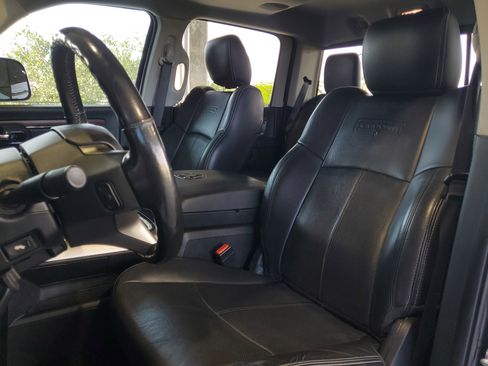 Used 2017 RAM 1500 Laramie w/ Convenience Group AWD/4WD image 19