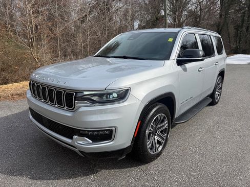 Used 2023 Jeep Wagoneer Series II image 2