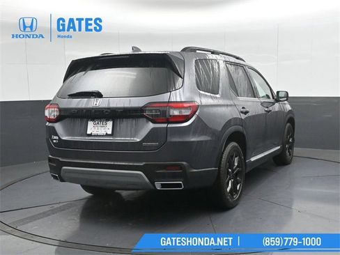 Certified 2025 Honda Pilot Touring image 2