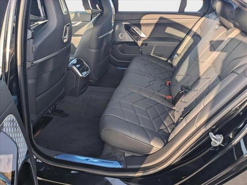 Used 2025 BMW i7 xDrive60 image 16