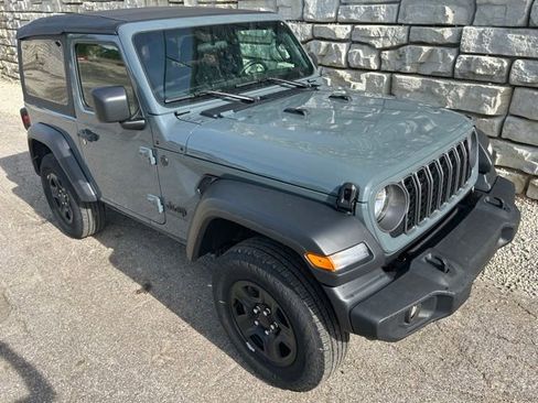 Used 2025 Jeep Wrangler Sport AWD/4WD image 7