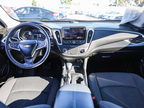 Used 2023 Chevrolet Malibu LT image 2