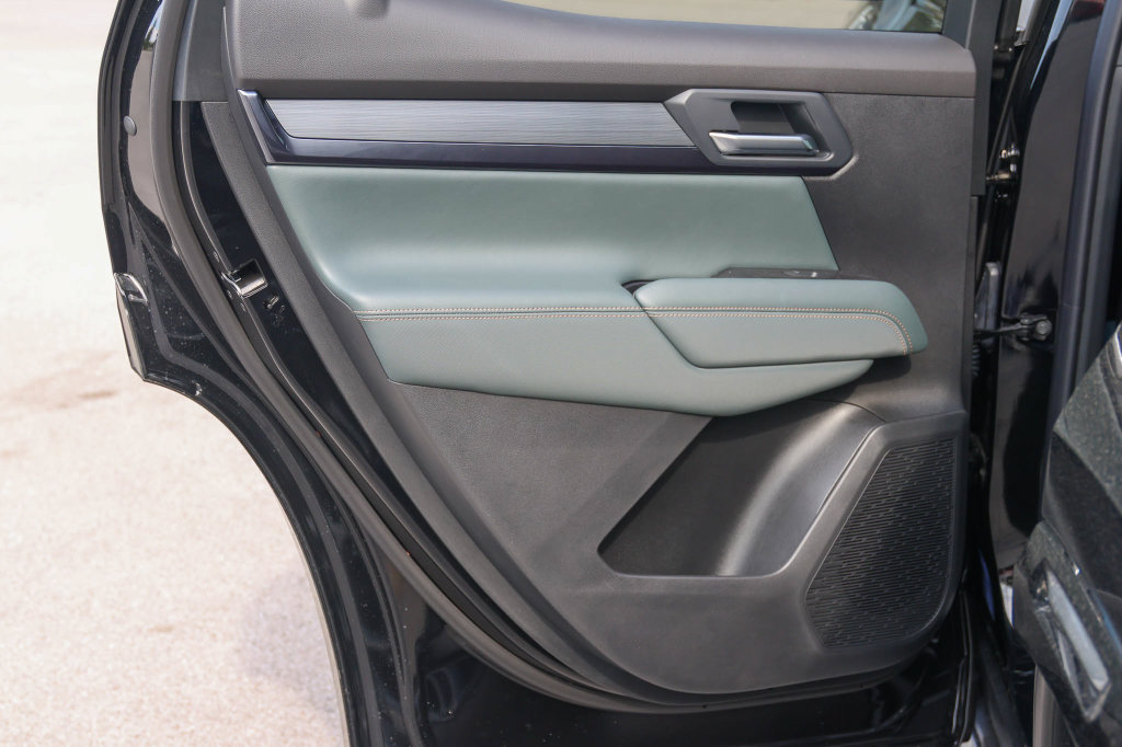 New 2027 GMC Terrain AT4 w/ Technology Package II AWD/4WD image 13