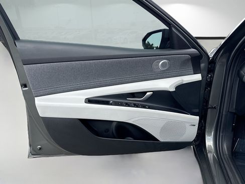 Used 2025 Hyundai Elantra Limited FWD image 20