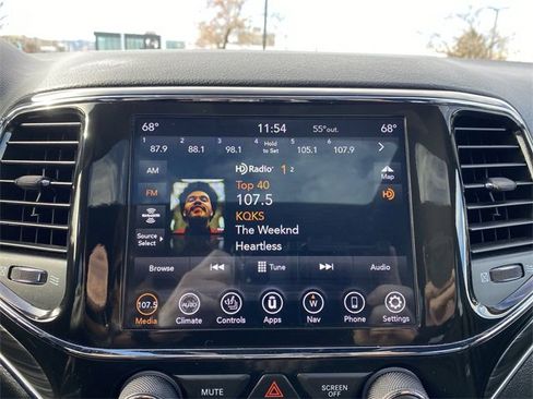 Used 2022 Jeep Grand Cherokee Limited image 18