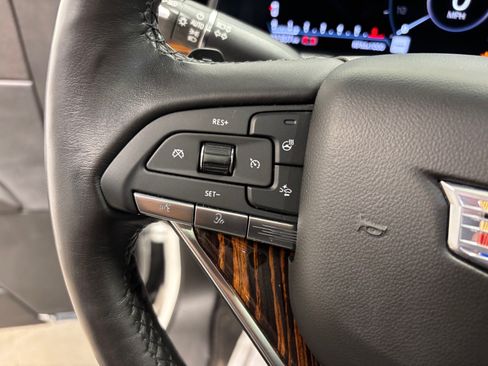 Used 2022 Cadillac Escalade Premium Luxury AWD/4WD image 22