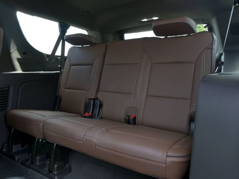 Used 2026 Chevrolet Suburban High Country AWD/4WD image 16