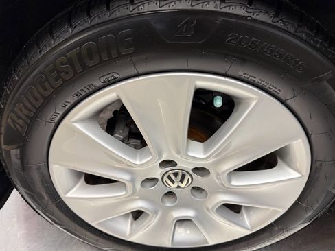 Used 2008 Volkswagen Beetle S image 24