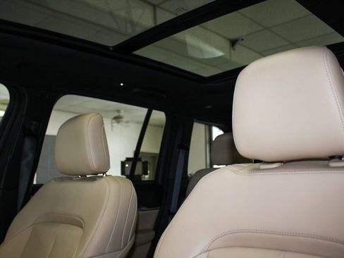 Certified 2025 Jeep Grand Cherokee Limited w/ Black Appearance Package image 19