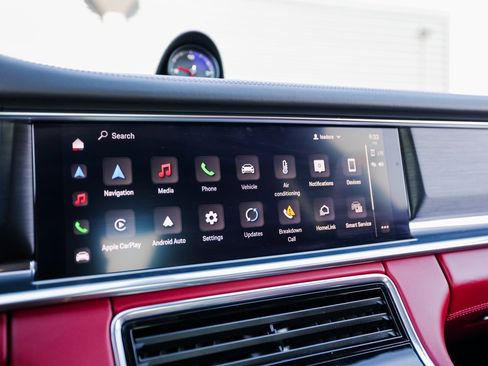 Certified 2023 Porsche Panamera Platinum Edition image 18