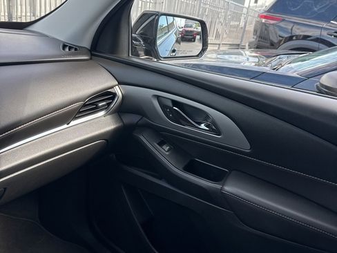 Used 2020 Chevrolet Traverse LT image 7