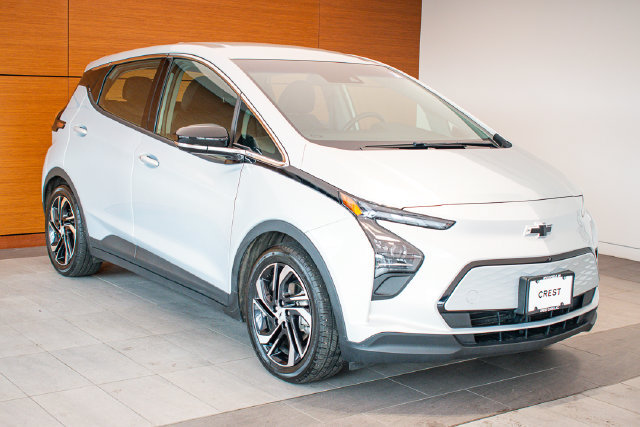 Used 2023 Chevrolet Bolt LT w/ Infotainment Package FWD image 5
