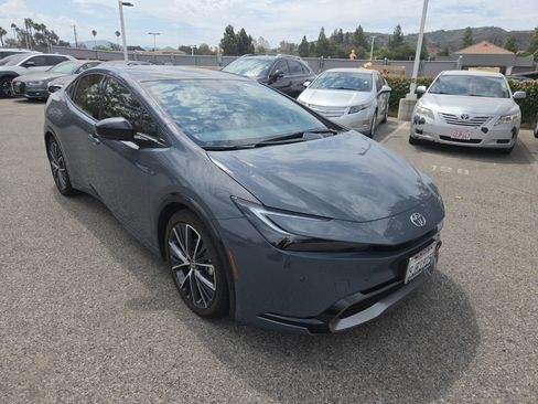 Used 2024 Toyota Prius XLE FWD image 7