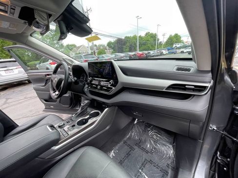 Used 2021 Toyota Highlander Platinum AWD/4WD image 13