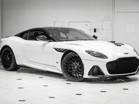 Used 2023 Aston Martin DBS Coupe RWD image 38
