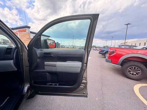 Used 2013 Toyota Tundra 4x4 Double Cab w/ Tow Pkg image 33