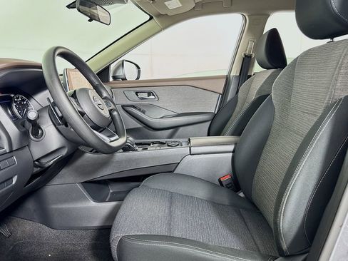 Used 2022 Nissan Rogue SV image 11