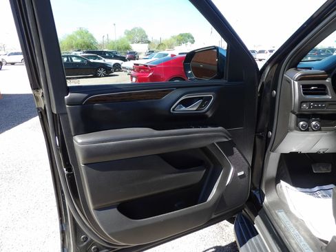 Used 2022 Chevrolet Suburban Premier image 9