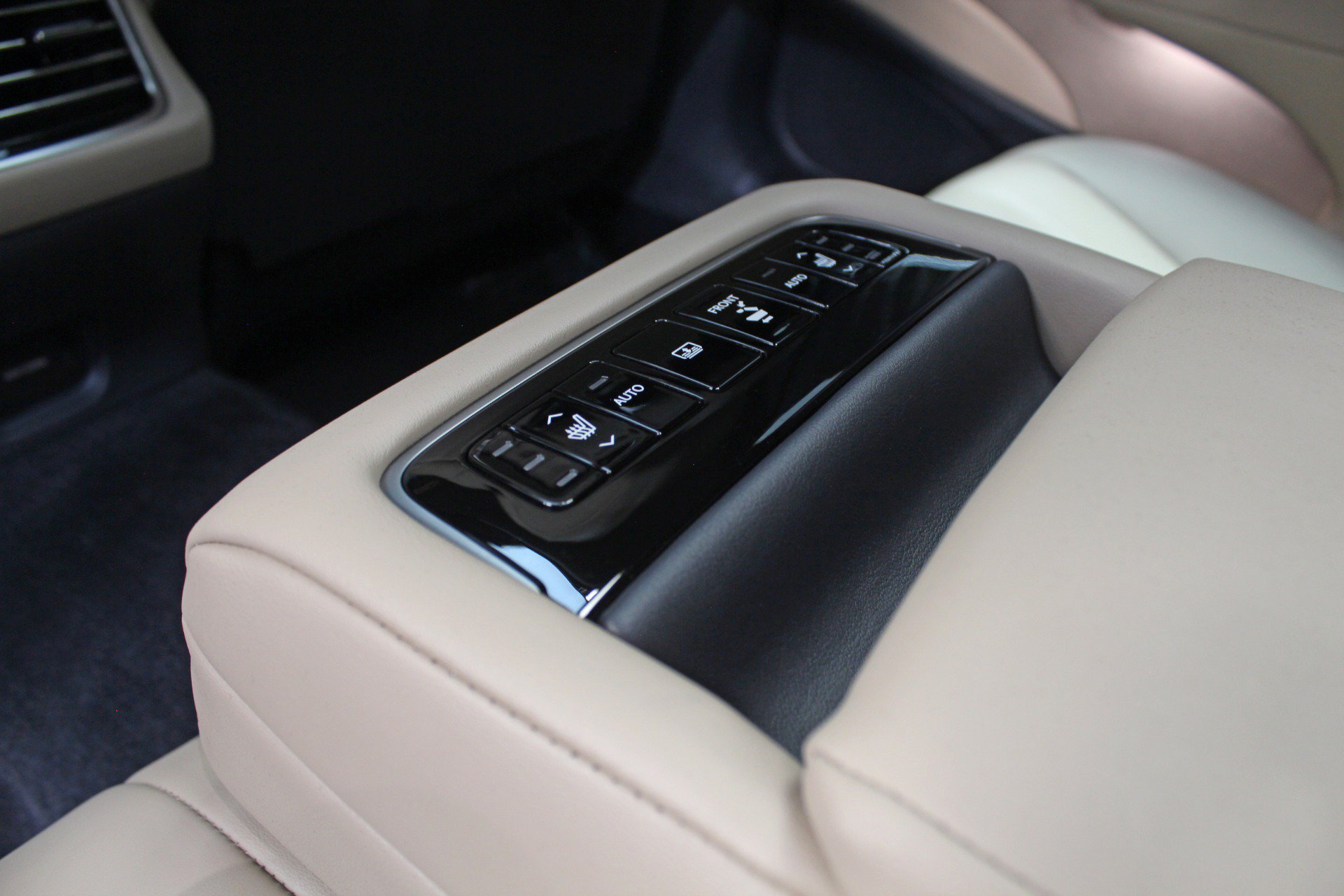 Used 2022 Lexus LS 500 w/ Interior Upgrade Package RWD image 47
