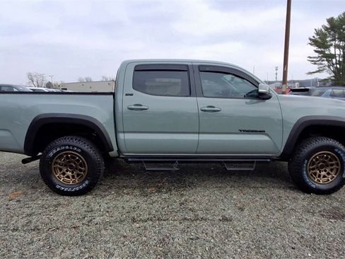 Used 2023 Toyota Tacoma TRD Sport image 9