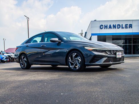 Used 2024 Hyundai Elantra Limited FWD image 9