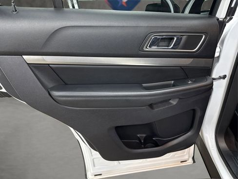 Used 2019 Ford Explorer XLT w/ Equipment Group 201A FWD image 12