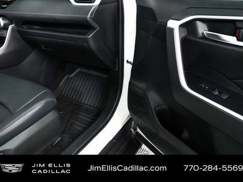 Used 2022 Toyota RAV4 XLE Premium image 24