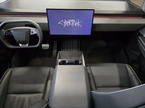 Used 2024 Tesla Cybertruck AWD Crew Cab image 2