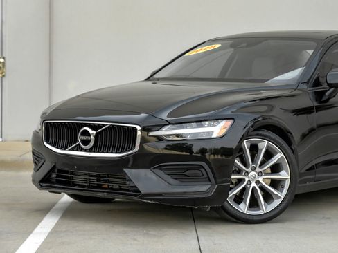 Used 2020 Volvo S60 T5 Momentum image 8