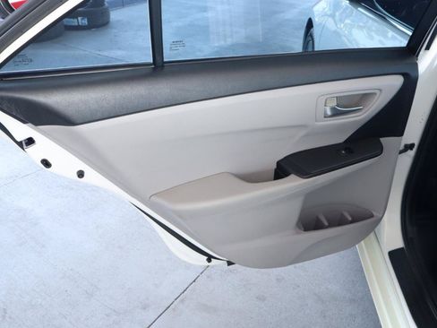 Used 2016 Toyota Camry SE FWD image 26