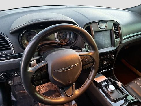 Used 2019 Chrysler 300 S image 9