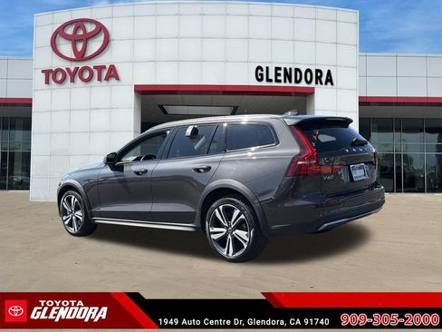 Used 2025 Volvo V60 B5 Cross Country Plus AWD/4WD image 7