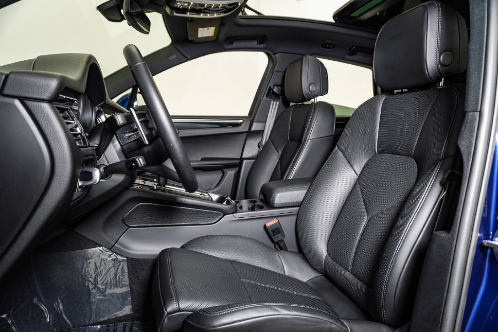 Certified 2026 Porsche Macan AWD/4WD image 5