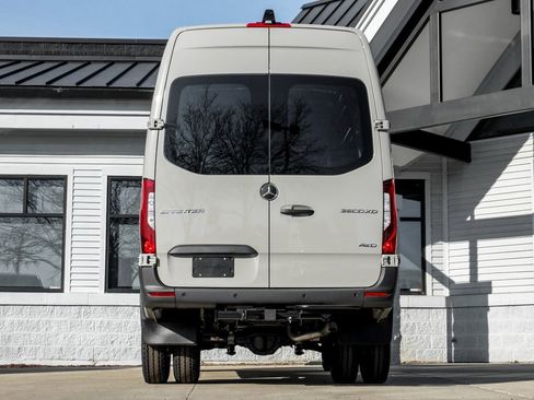Used 2025 Mercedes-Benz Sprinter 3500 image 9