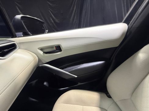 Used 2024 Toyota Corolla Cross LE w/ Moonroof Package FWD image 16