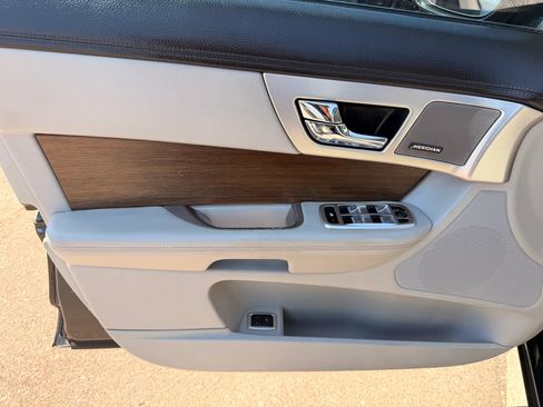 Used 2015 Jaguar XF Premium RWD image 9
