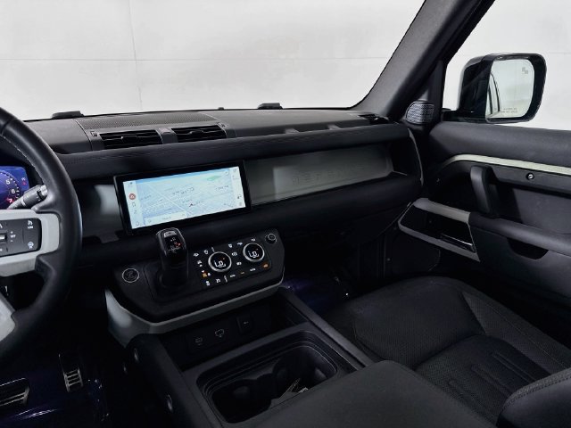 Used 2020 Land Rover Defender 110 First Edition AWD/4WD image 26
