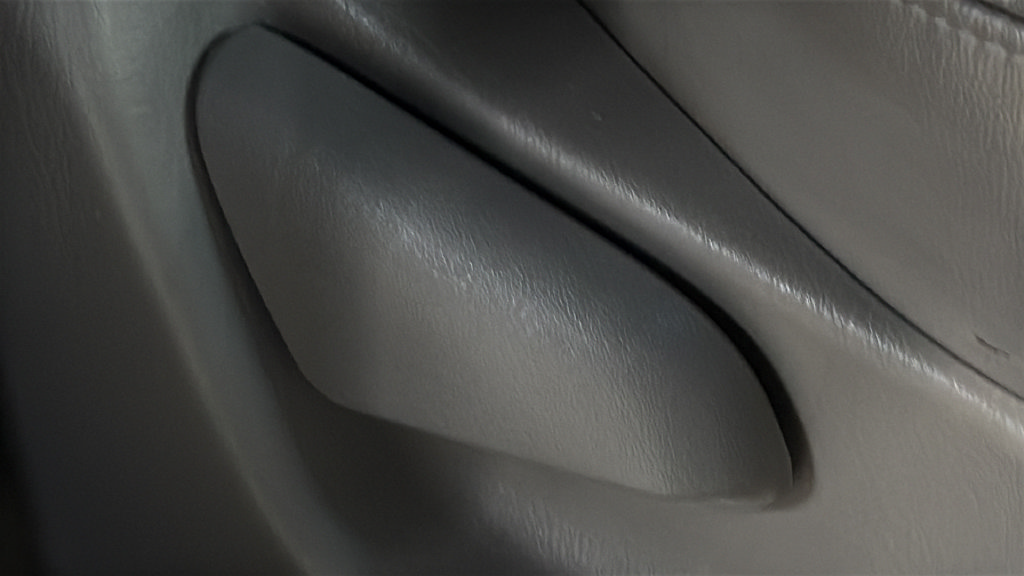 Used 2004 Toyota Sienna XLE w/ XLE Pkg 14 FWD image 10