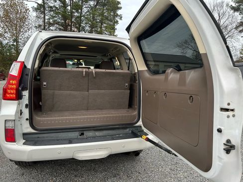 Used 2011 Lexus GX 460 image 8