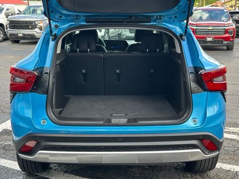 Used 2025 Chevrolet Trax LT w/ Driver Confidence Package FWD image 8