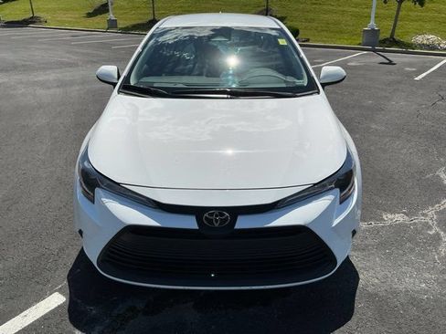 Used 2025 Toyota Corolla LE FWD image 10