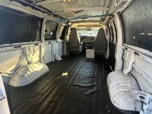 Used 2017 Chevrolet Express 2500 RWD image 8