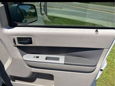 Used 2010 Ford Escape XLT FWD image 14