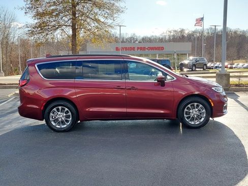 Used 2022 Chrysler Pacifica Touring-L image 29