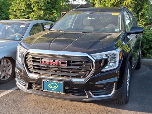 Certified 2023 GMC Terrain SLE w/ Driver Convenience Package FWD image 2