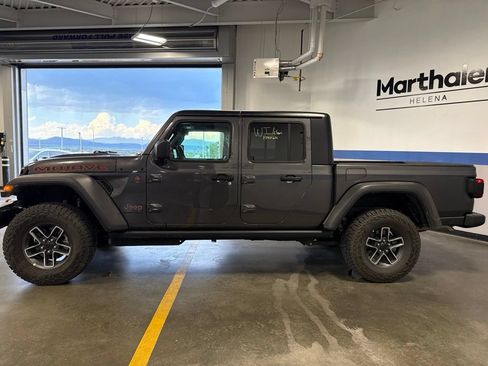 Used 2026 Jeep Gladiator Mojave AWD/4WD image 4